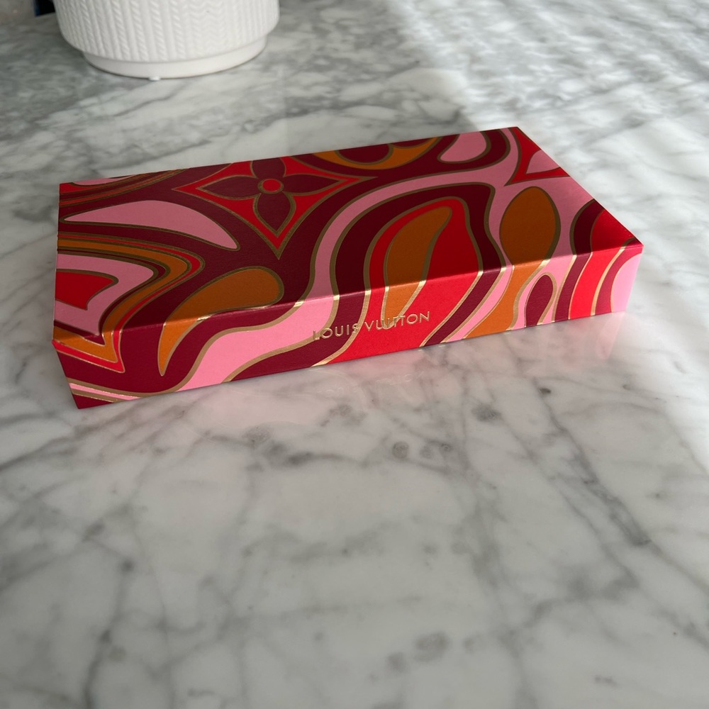 LV Red Envelopes - Picture 2 of 4